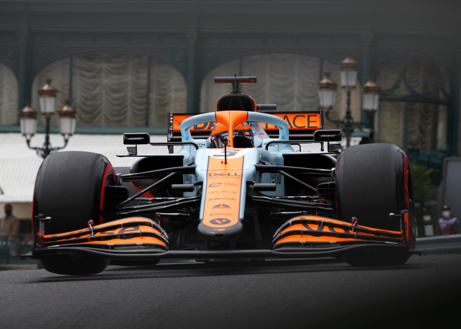 ‘Special’ driving style needed for McLaren F1 car “not natural” for Ricciardo