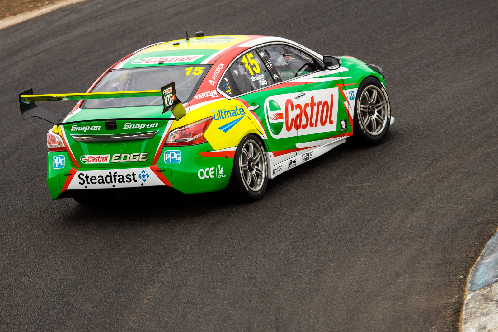 Ricciardo samples V8 Supercar ahead of Australian GP