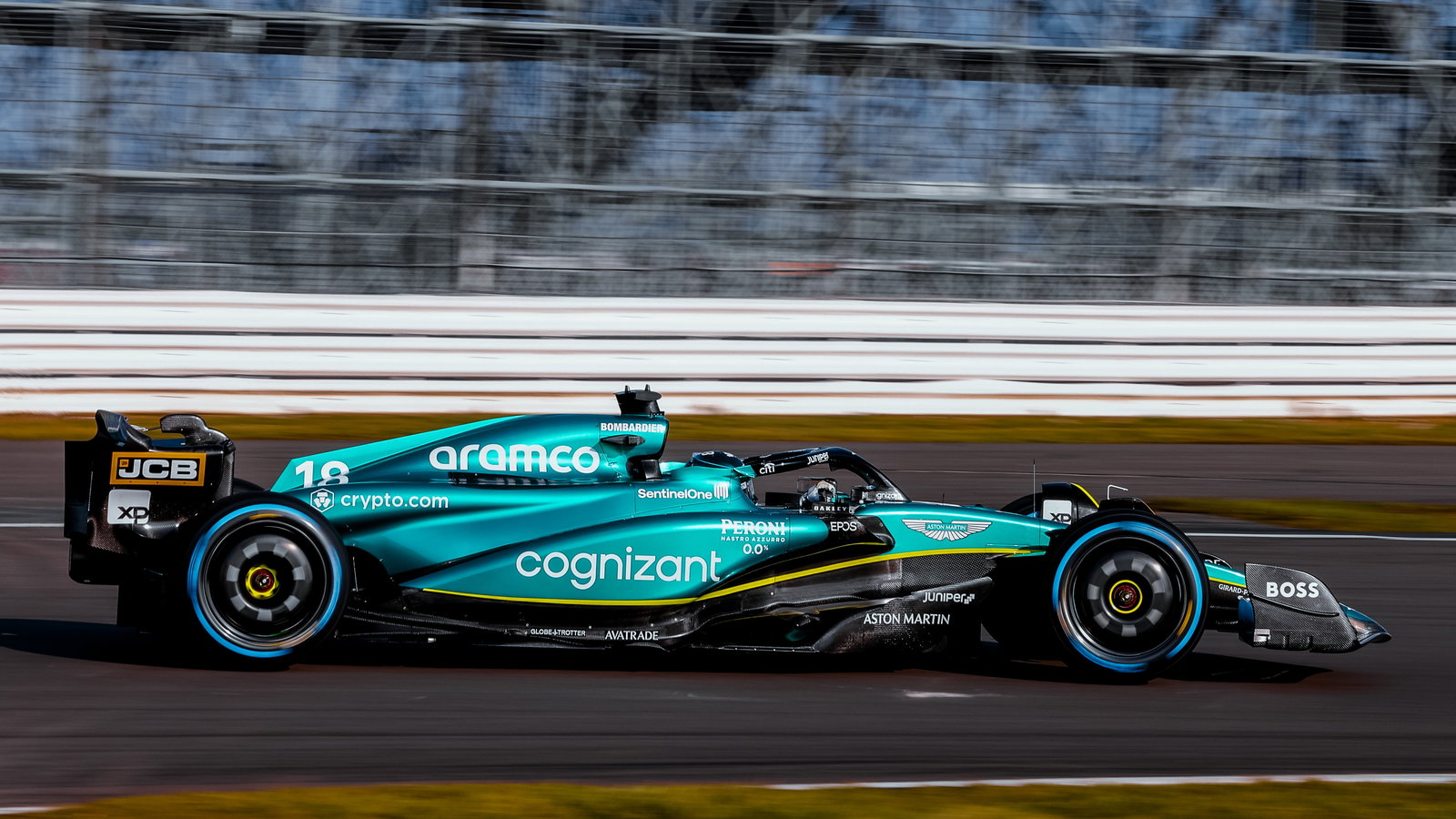 Mercedes dan Aston Martin Jalankan Mobil F1 2023 di Silverstone