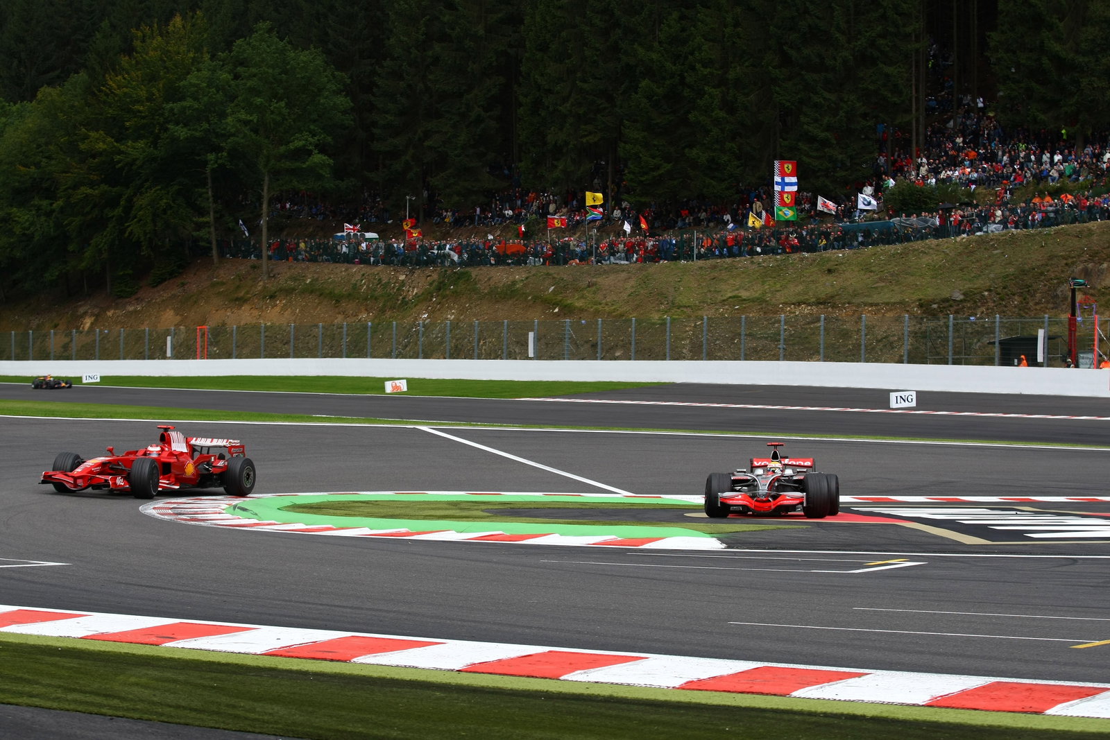 Lewis Hamilton: Spa 2008 'a lot different' to Vettel's Canada penalty