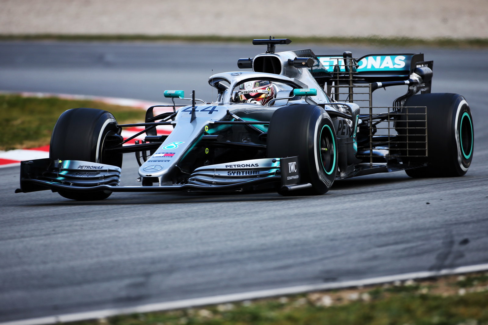 Ferrari already looks ‘ultra strong’ in F1 testing, says Wolff