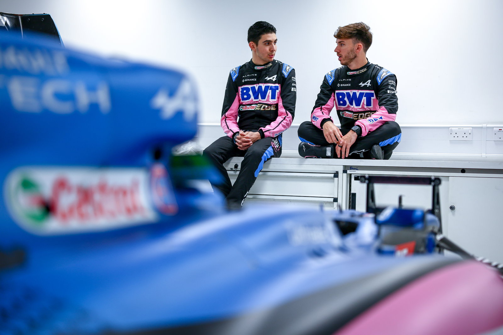 'Kami tidak akan pernah menjadi teman baik' tapi Pierre Gasly dan Esteban Ocon bersumpah untuk bekerja sama di Alpine F1