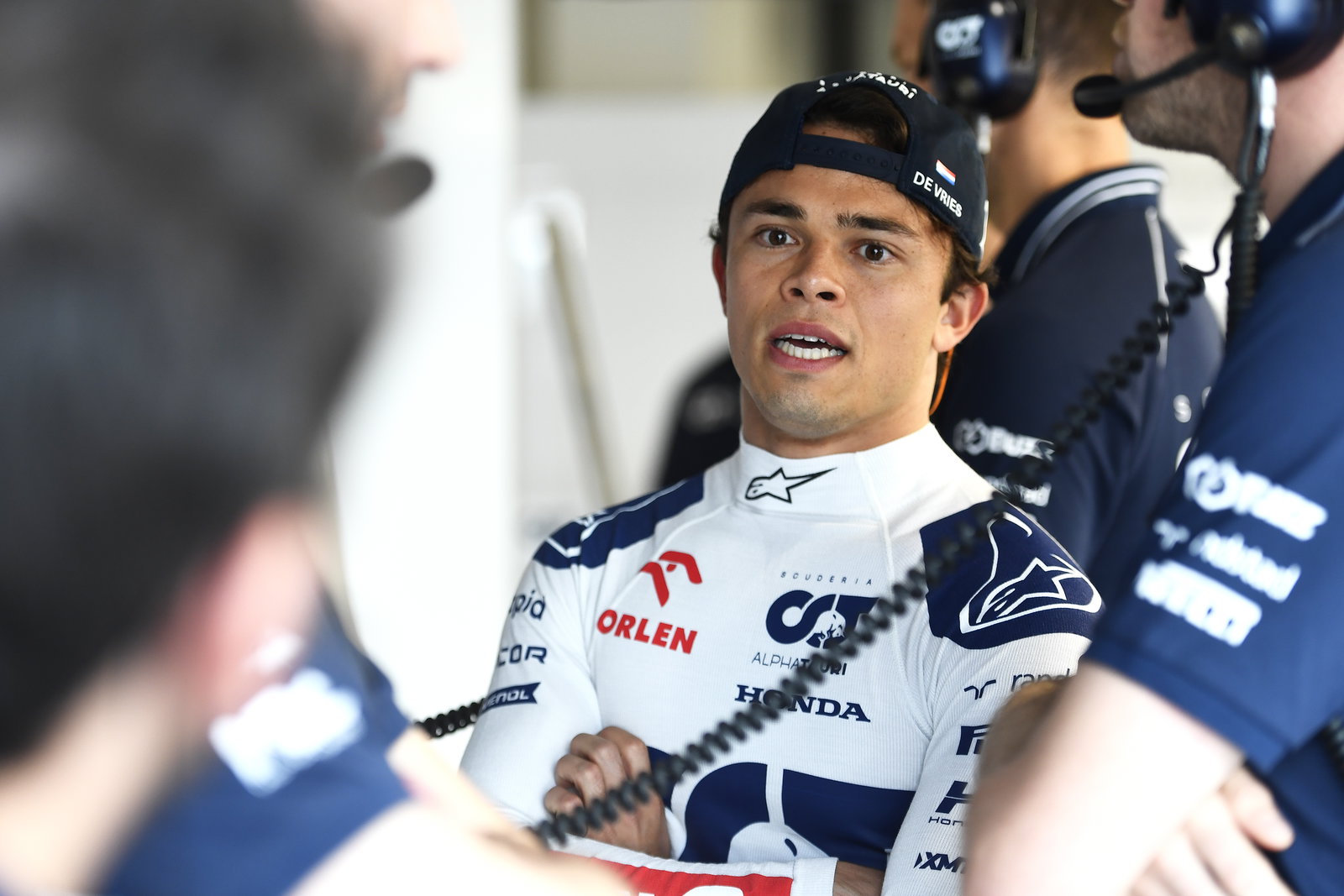 Daniel Ricciardo’s AlphaTauri F1 seat fitting causes stir amid Nyck de Vries’ struggles