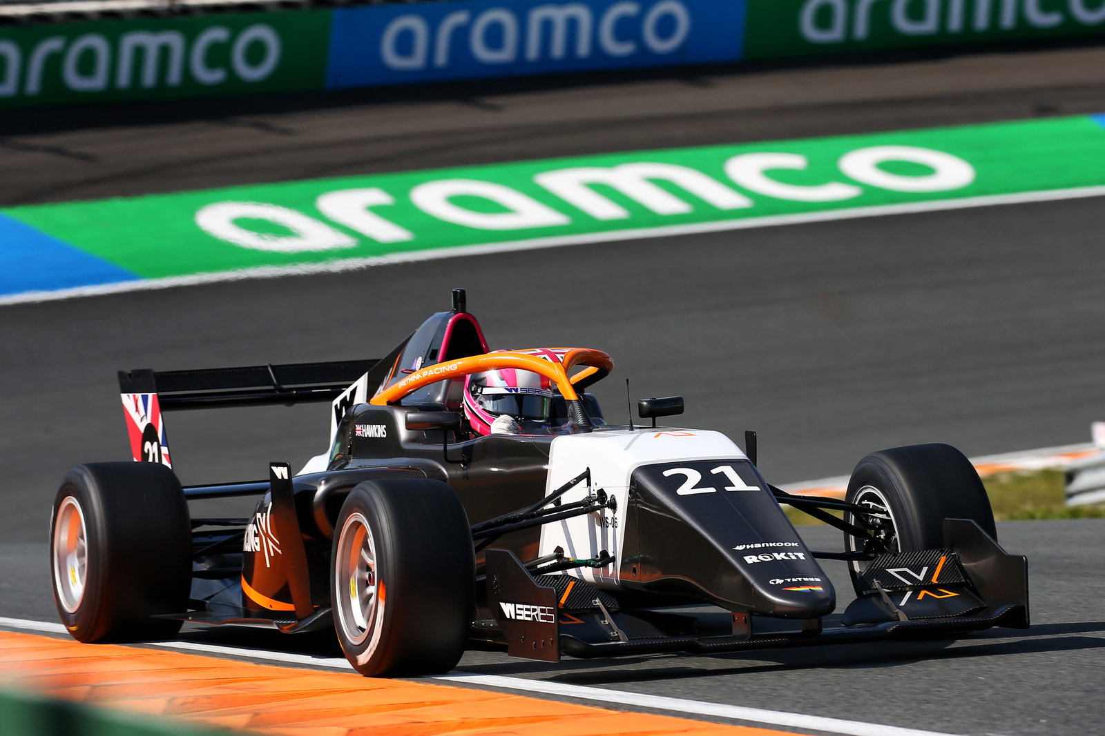 Ekslusif Jessica Hawkins: Apakah Pembalap Wanita Sudah Dekat ke F1?