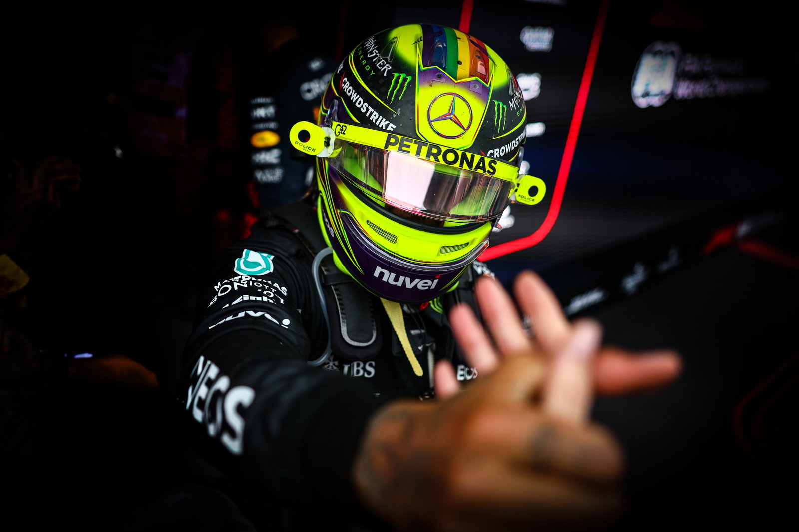 Lewis Hamilton to hold Mercedes F1 contract talks with Toto Wolff today