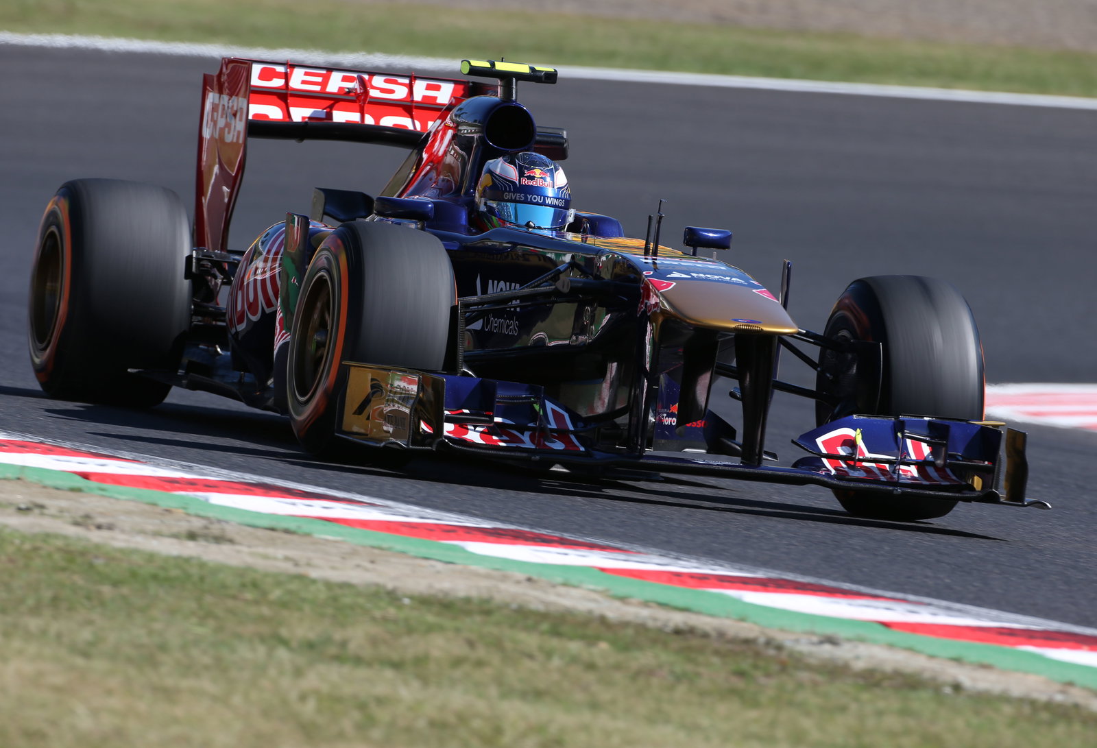 “He’s God” - Ricciardo recalls battle with ‘intimidating' Schumacher