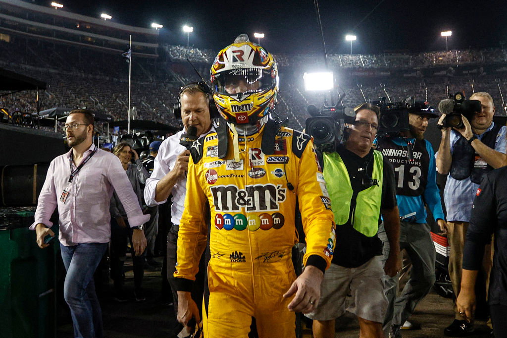 NASCAR di Bristol: Chris Buescher Memenangkan Wild Race saat Kevin Harvick, Kyle Busch Tersingkir Dari Playoff