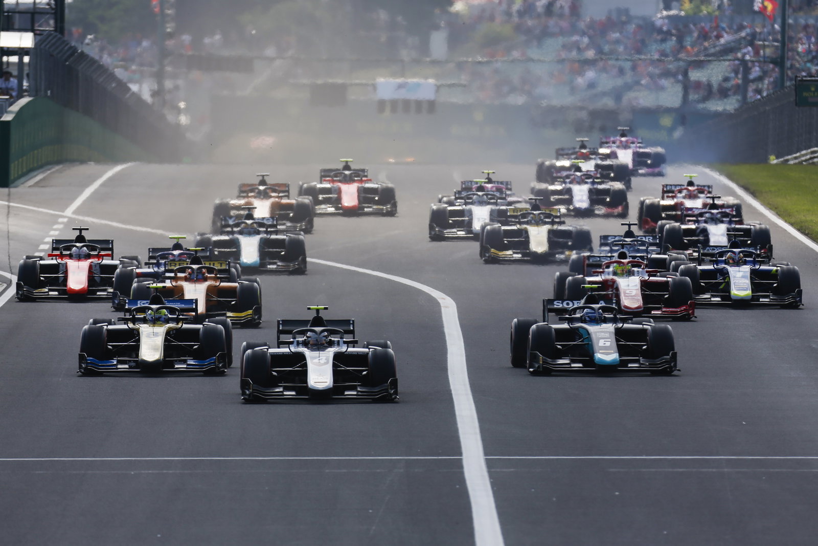 Nicholas Latifi meningkatkan harapan gelar F2 dengan kemenangan Hungaria Feature Race