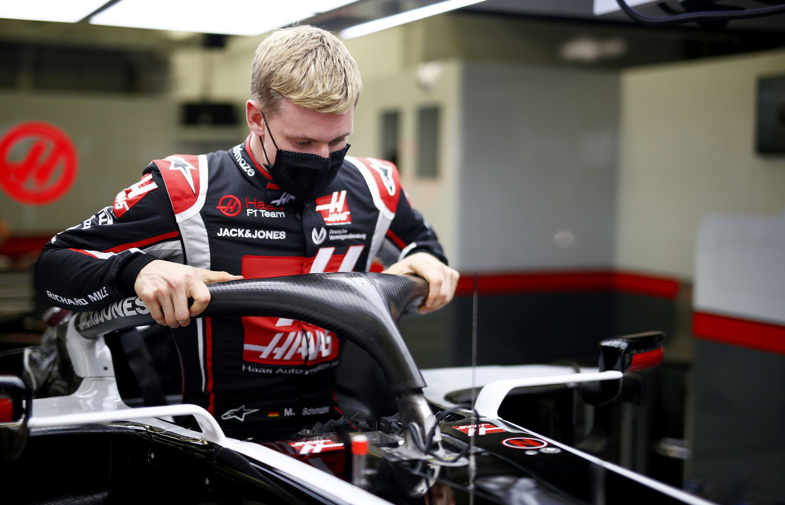 Kehilangan drive Mercedes F1 untuk Sakhir GP 