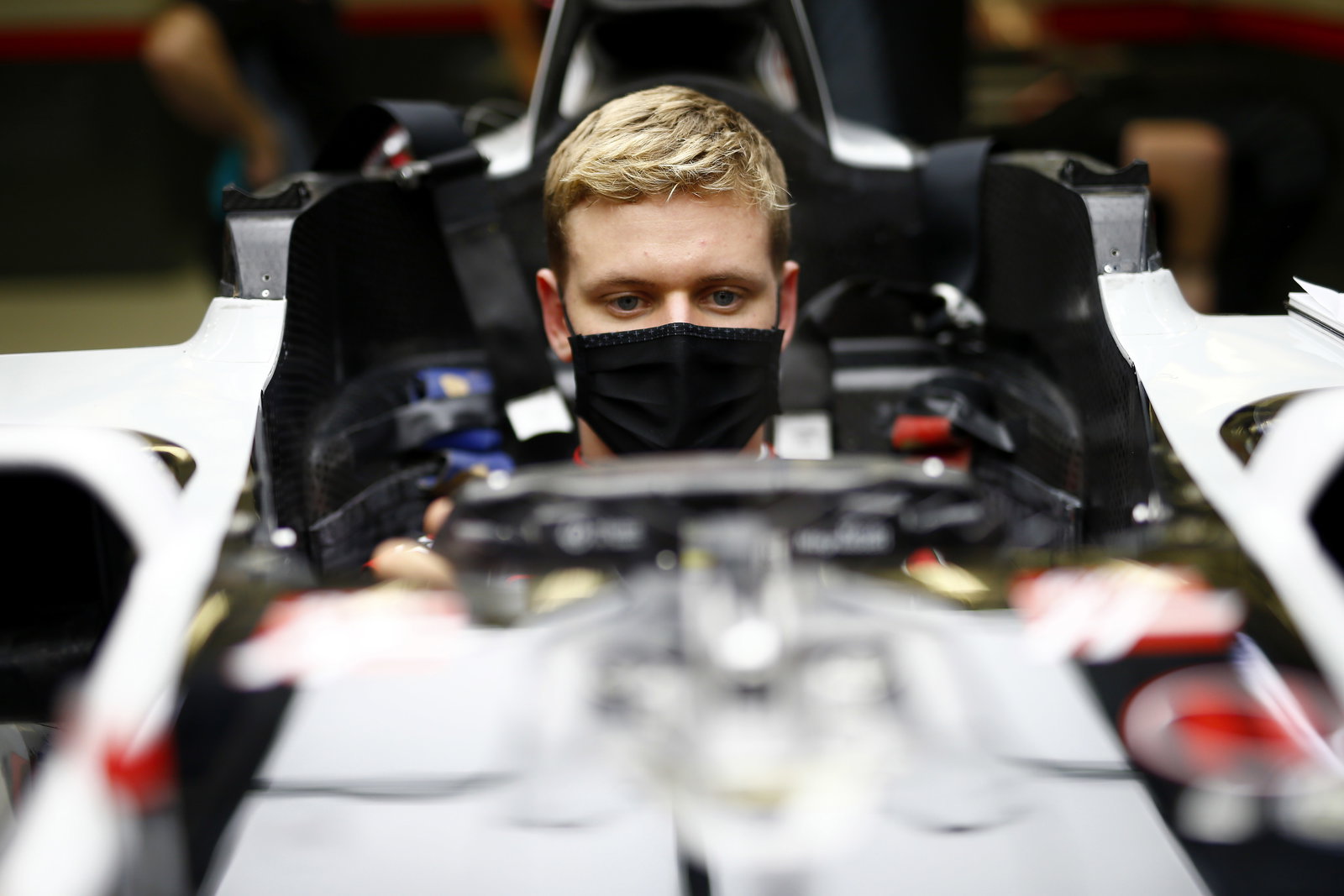 Romain Grosjean leaves hospital three days after huge Bahrain GP smash