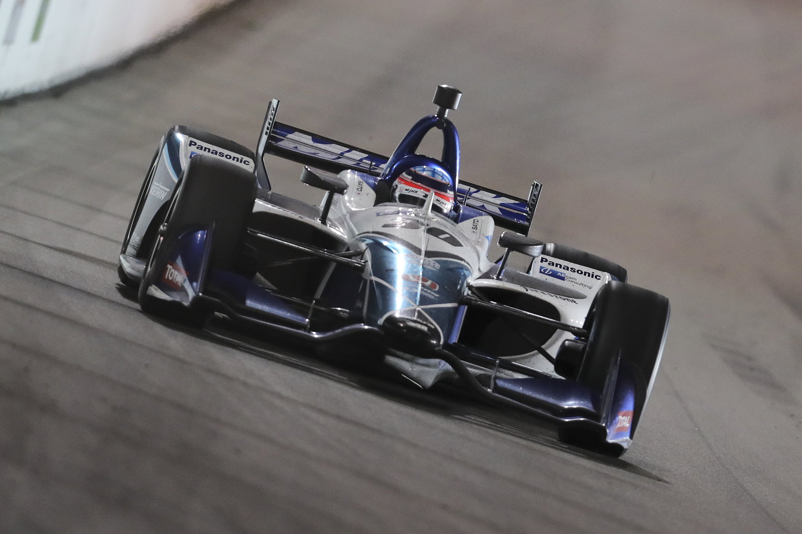 Tony Kanaan merasa lega karena mengalami kekeringan di podium di Gateway