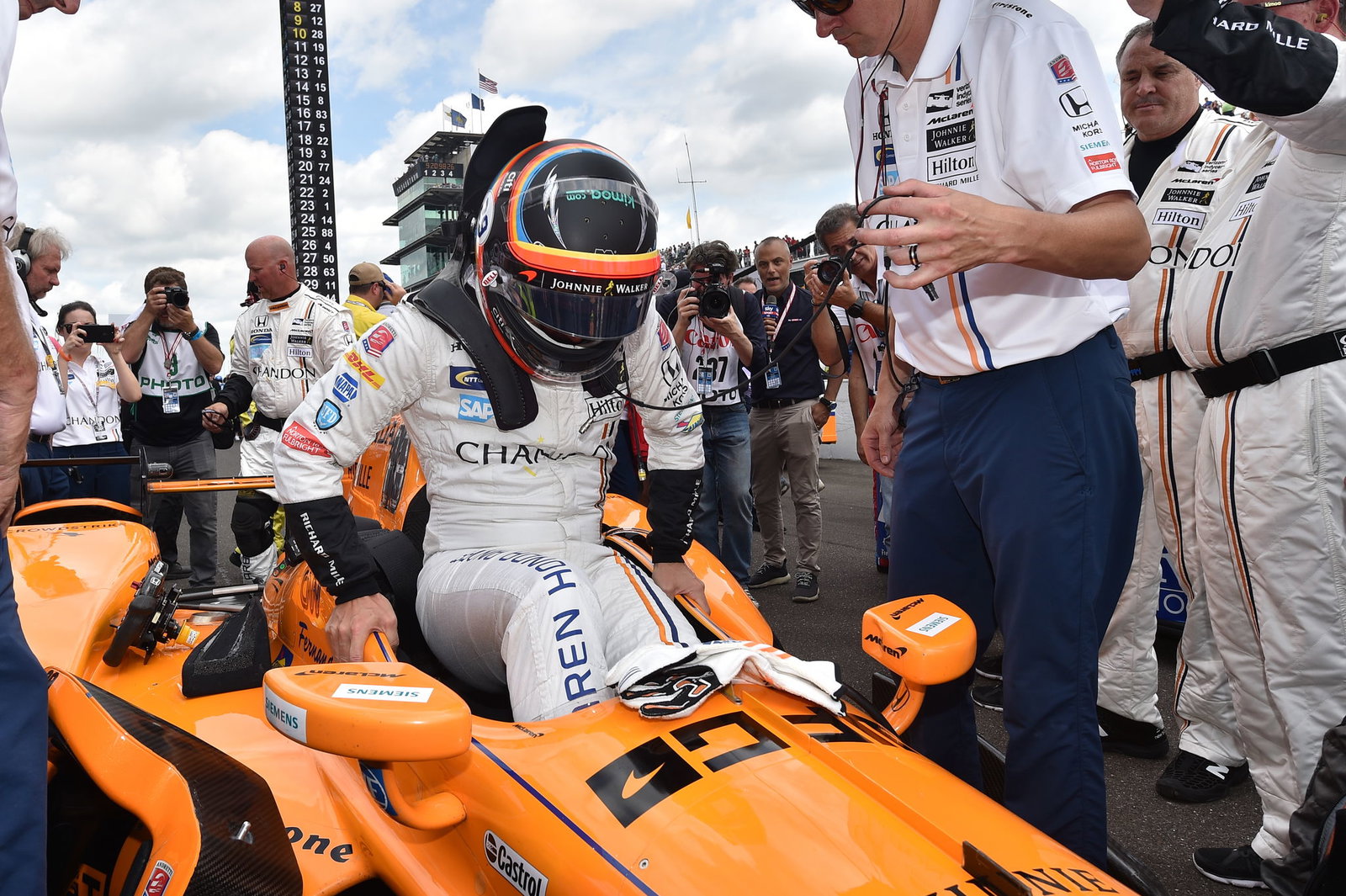 Social media round up: Motorsport pays tribute to Alonso