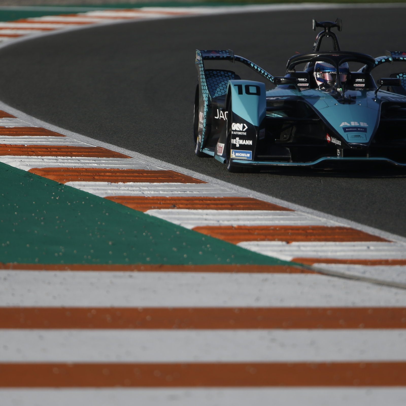 Alexander Sims goes lights-to-flag for dominant Diriyah Formula E win