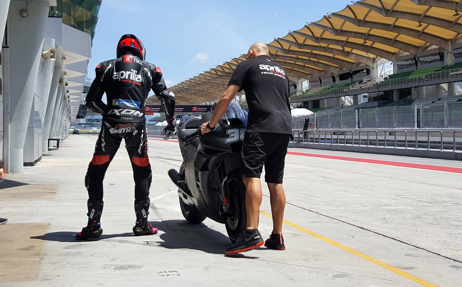 FIRST LOOK: Rossi, Vinales unveil Monster Yamaha MotoGP colours