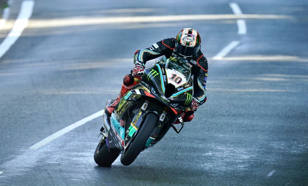 Paul Williams crashed after hitting a pheasant at Isle of Man TT: “I’m lucky, if you saw the bike