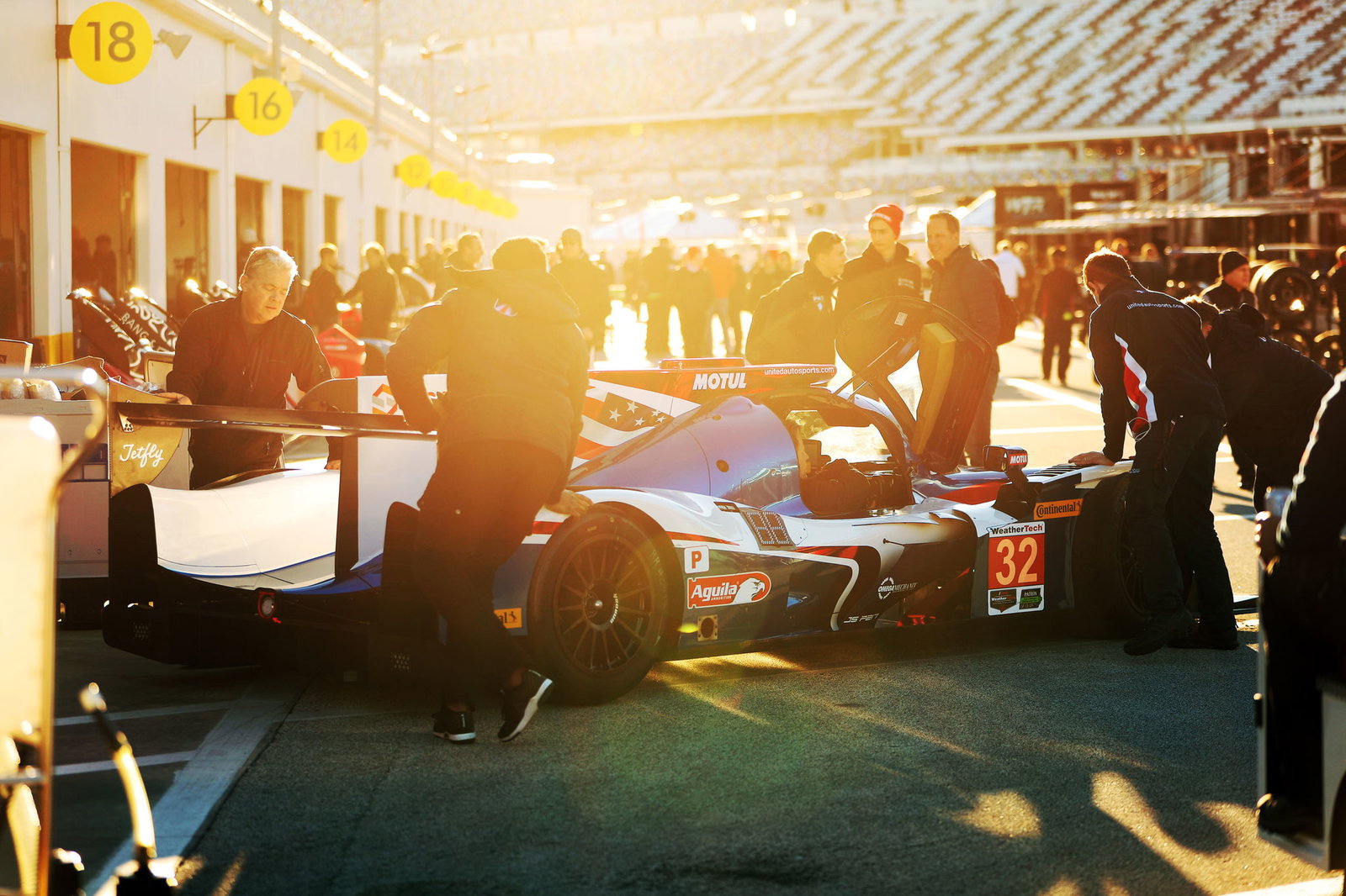 A Beginner's Guide to the Rolex 24 at Daytona