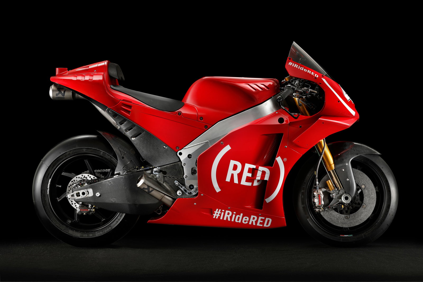 Tuuli memilih Tim Ajo MotoE