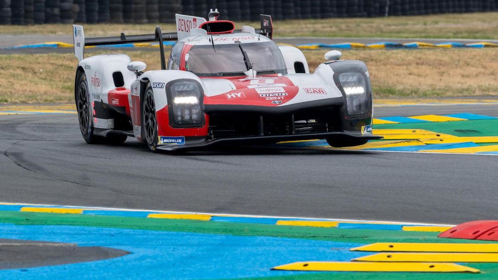 #8 Toyota Gazoo Racing - Hartley, Buemi, Fukuda