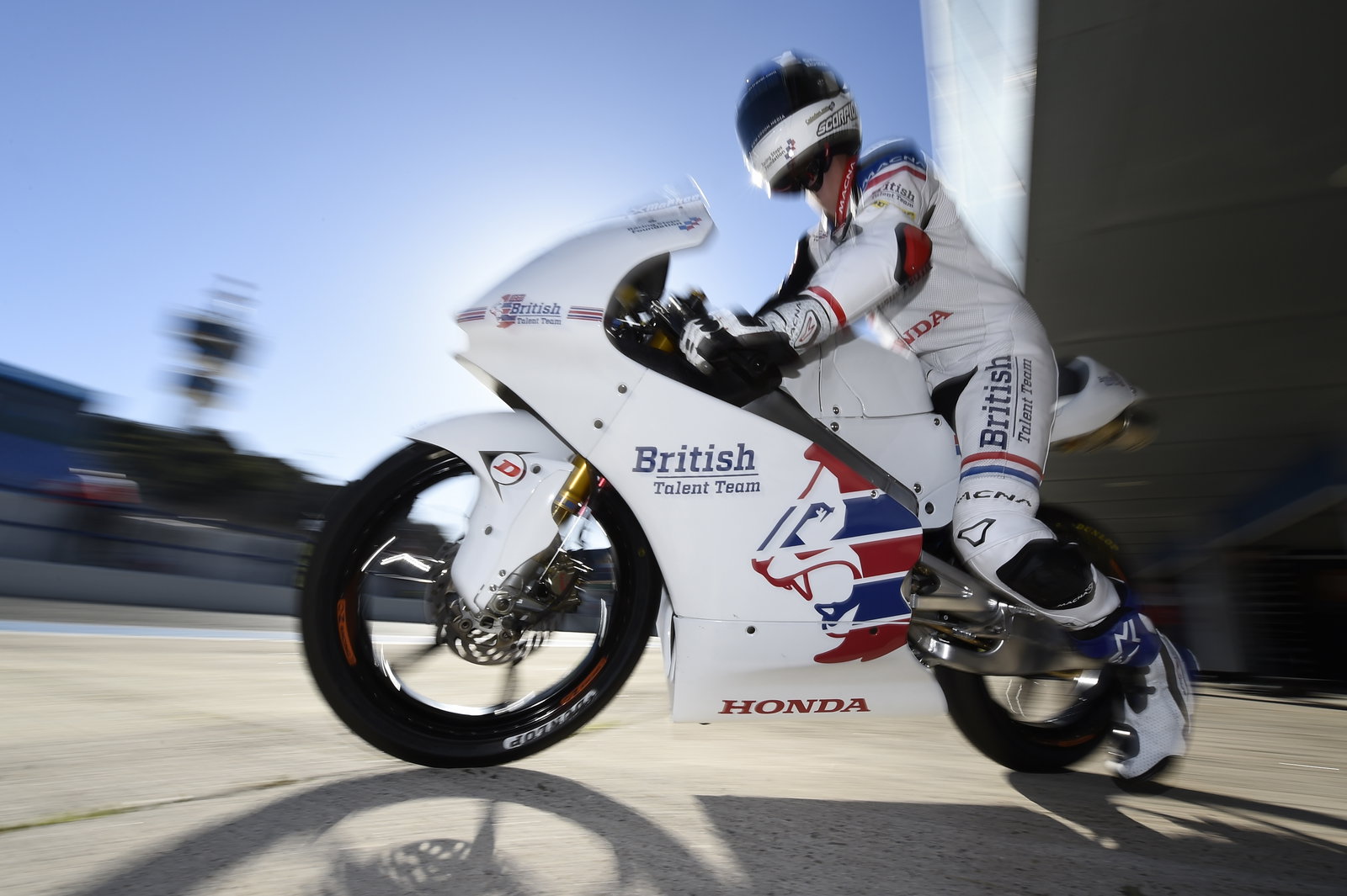 Yamaha’s Motobot takes on Rossi