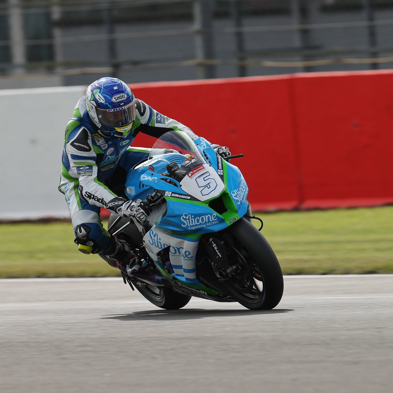 BSB Thruxton: Vickers Klaim Hasil Terbaiknya dengan Sepasang P4