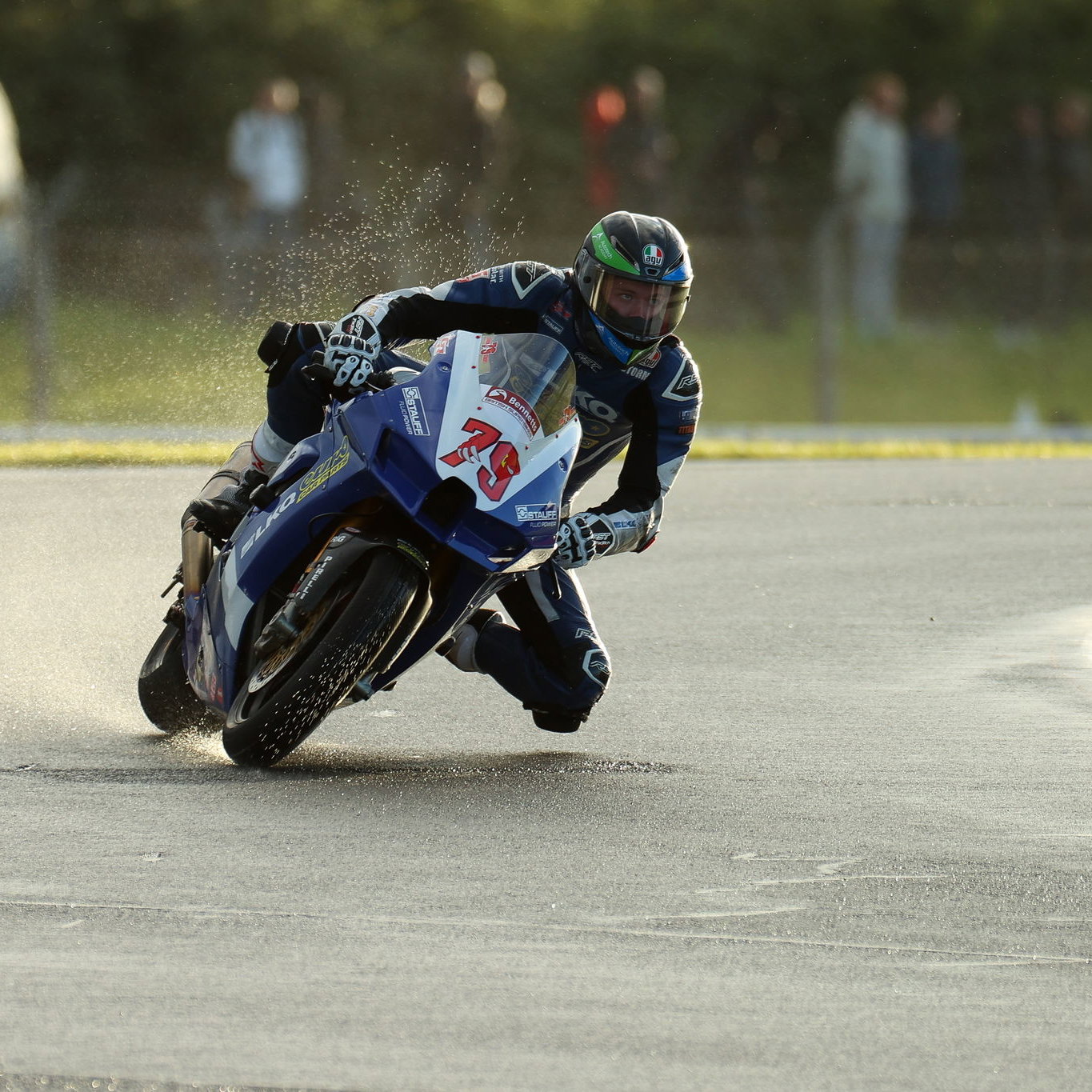 BSB Thruxton: Vickers Klaim Hasil Terbaiknya dengan Sepasang P4
