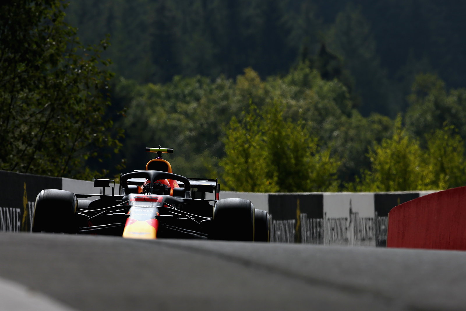 Vettel memimpin Verstappen dalam pembukaan latihan Grand Prix Belgia di Spa