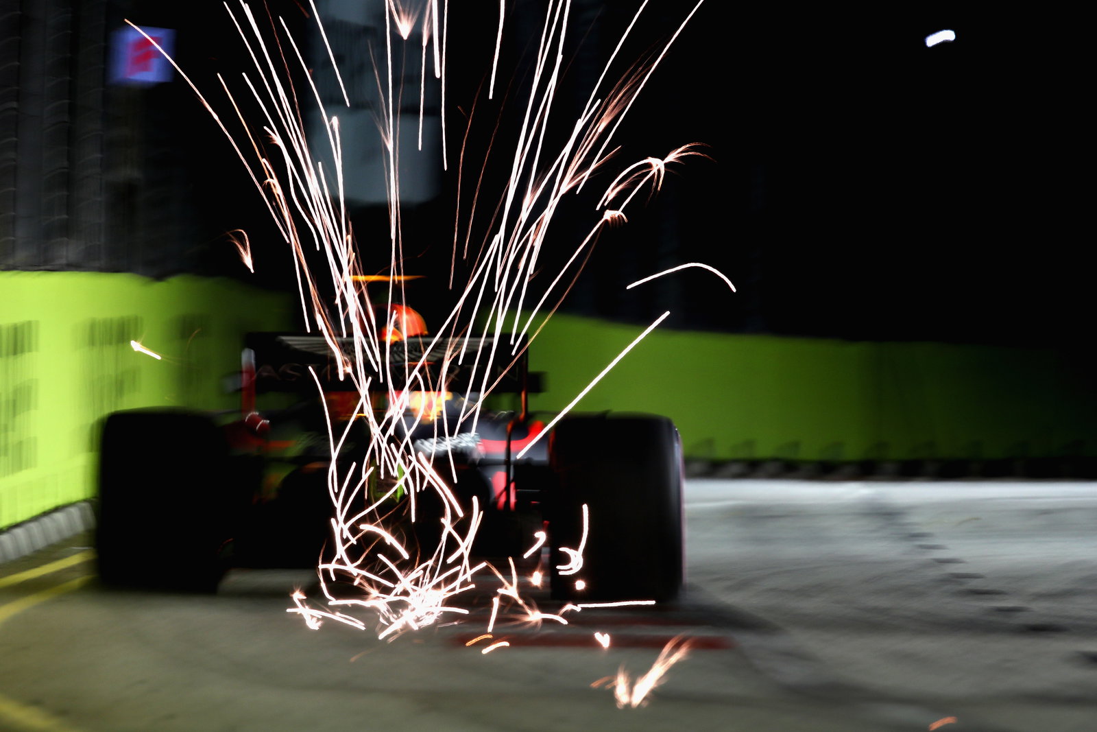 Kimi Raikkonen tercepat di FP2 Singapura saat Vettel membentur tembok