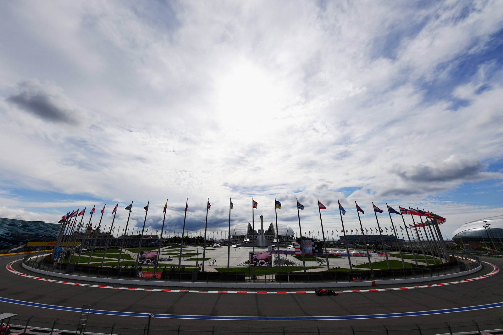 Sebastian Vettel leads Russia FP1 as Ricciardo hits trouble