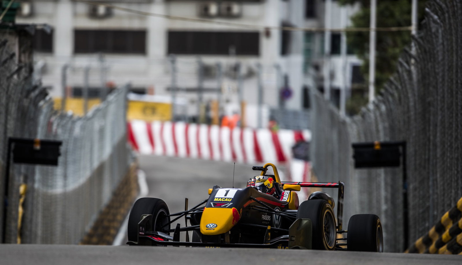 Dan Ticktum sweeps to dominant Macau F3 qualifying race victory