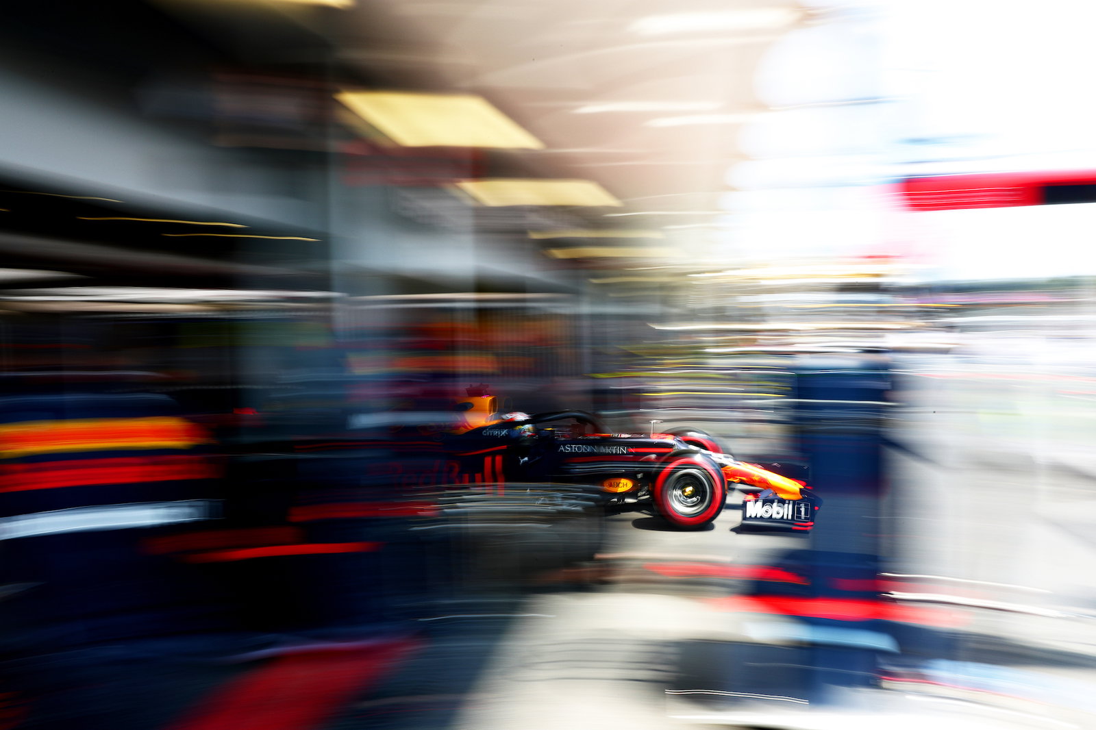 Williams fears chassis change as drain cover damages Russell's car