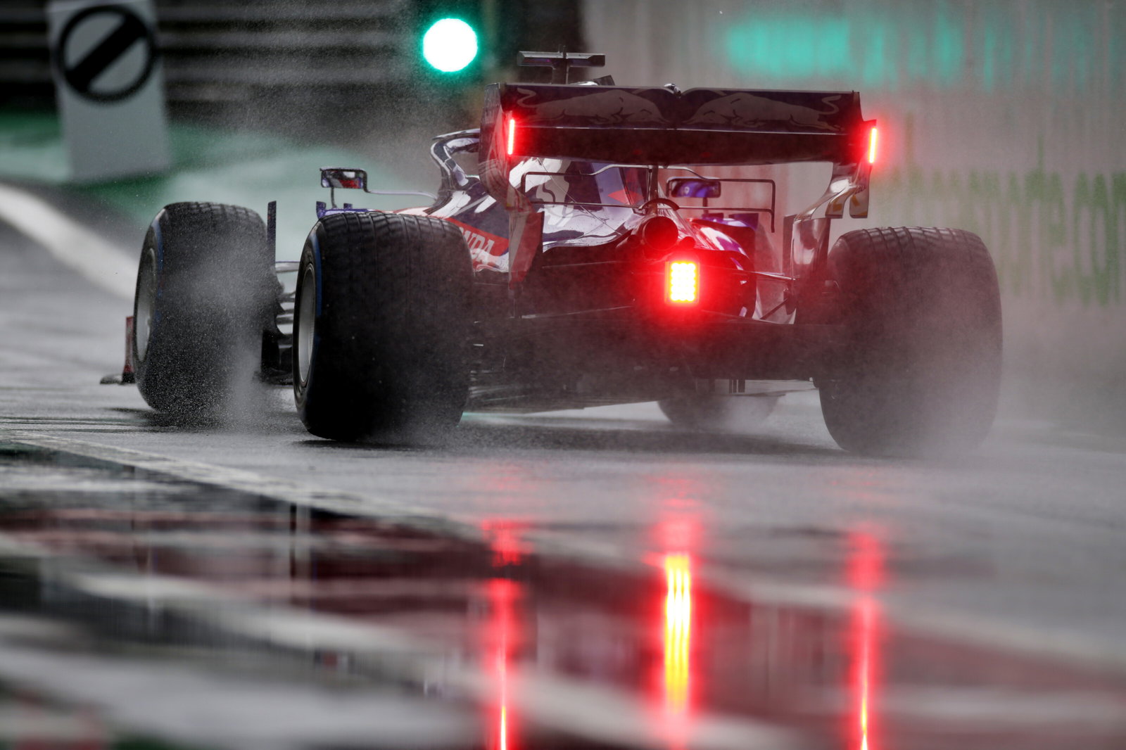 Alexander Albon mengakhiri FP1 Brasil paling cepat meski mengalami kecelakaan di akhir pertandingan