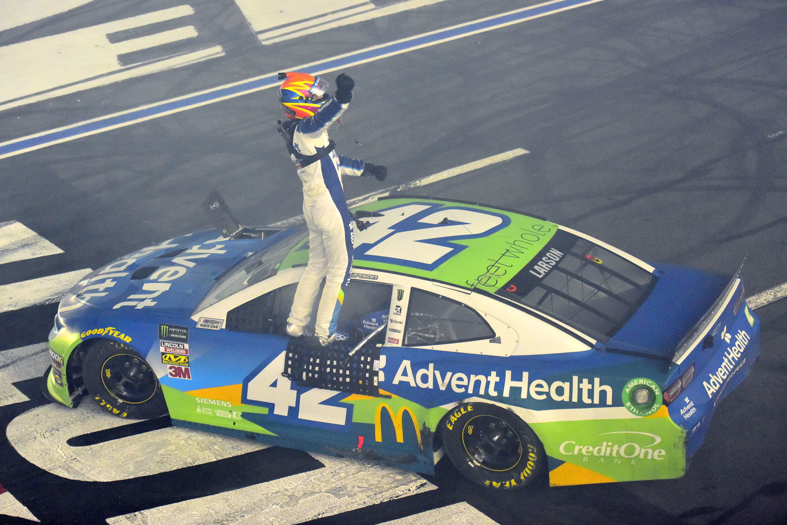 Clint Boywer bests Kyle Busch for All-Star pole