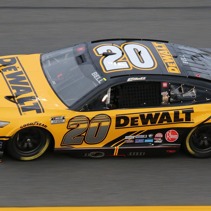 NASCAR: Larson dan Wallace Bertikai setelah Kecelakan Vegas