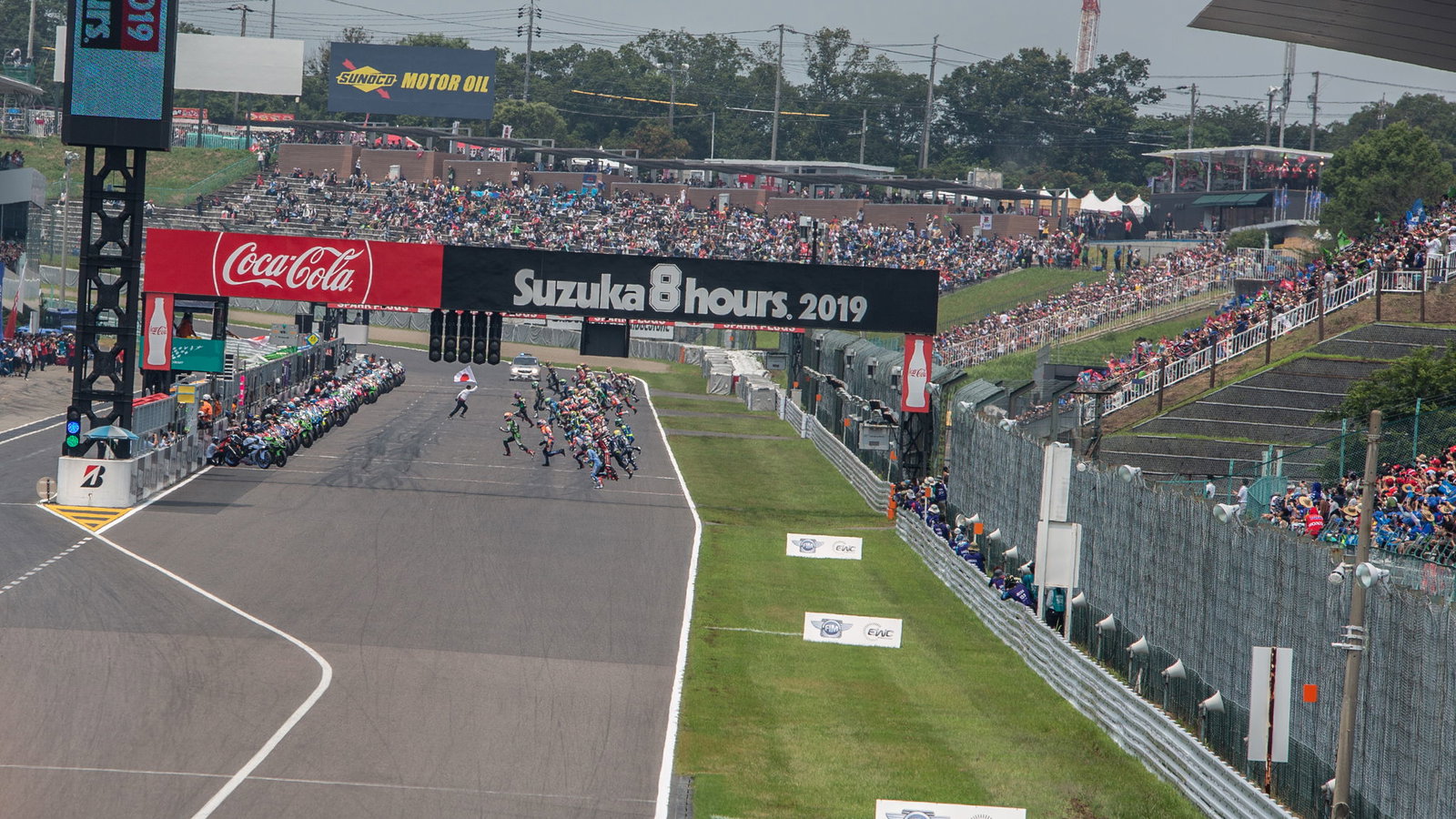 Suzuka 8 Hours, race start,