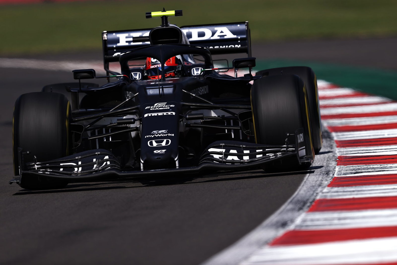 Menangi F1 GP Meksiko, Verstappen Tinggalkan Hamilton