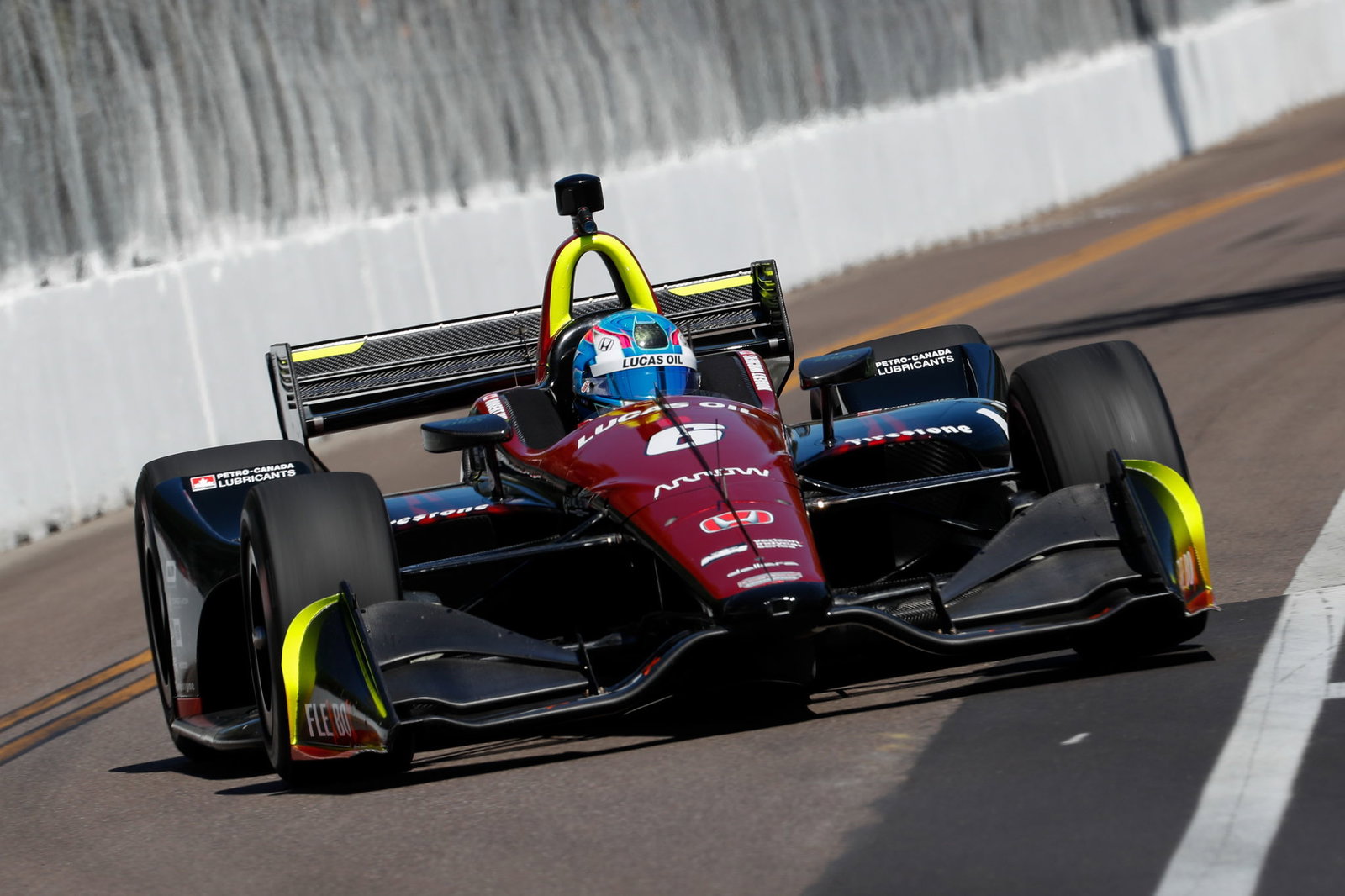 Bourdais meraih kemenangan St Petersburg IndyCar setelah bentrokan di akhir pertandingan menyangkal Wickens pada debutnya