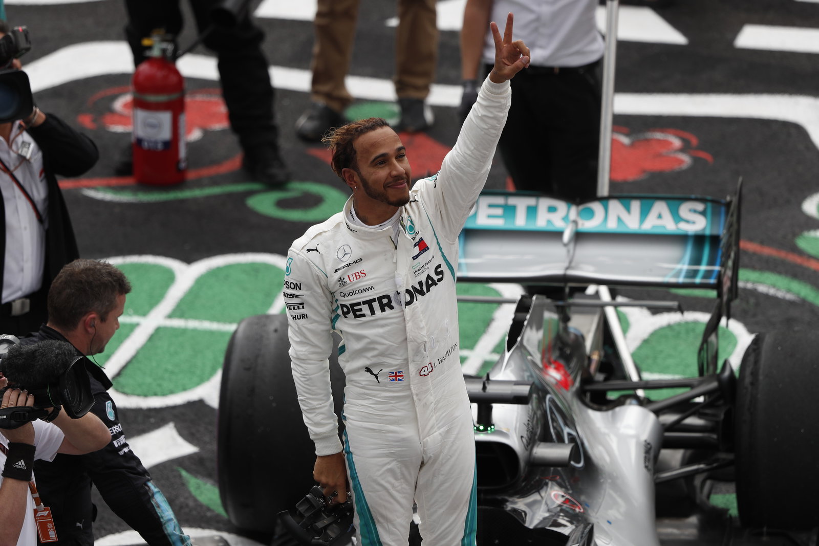 Hamilton wants more working from home and less flying in new Mercedes F1 deal
