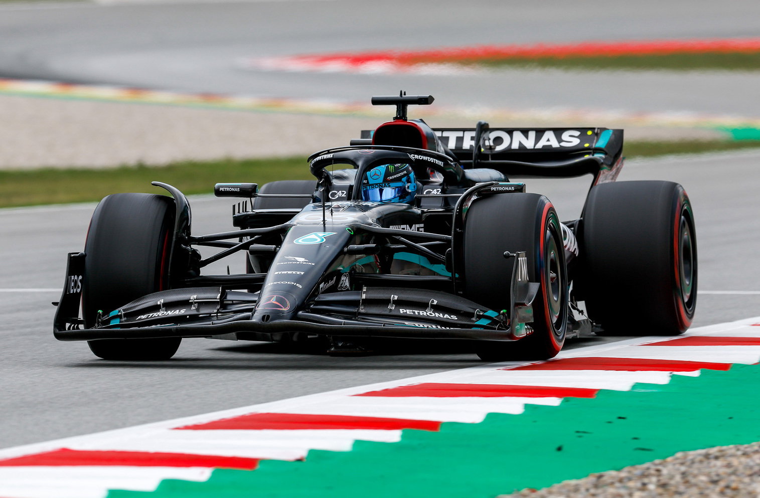 Lewis Hamilton and Toto Wolff confronted by PETA supporters over Alaskan Iditarod dog race