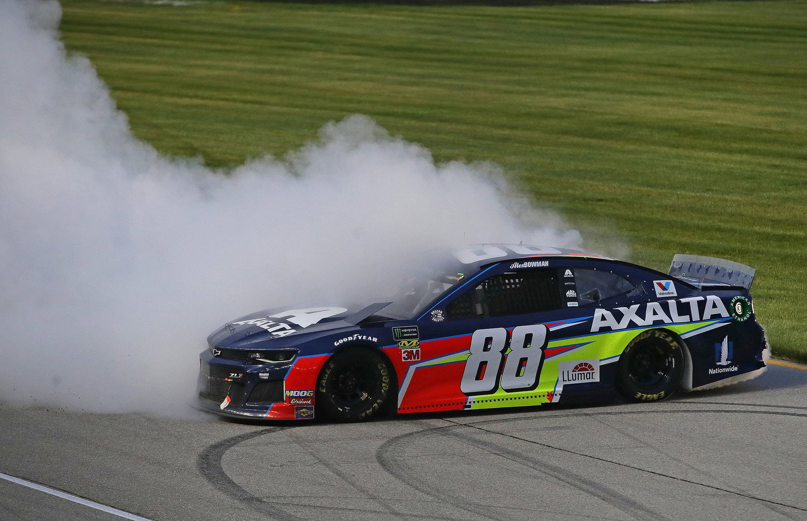 Alex Bowman fends off Kyle Larson for maiden NASCAR win at Chicago