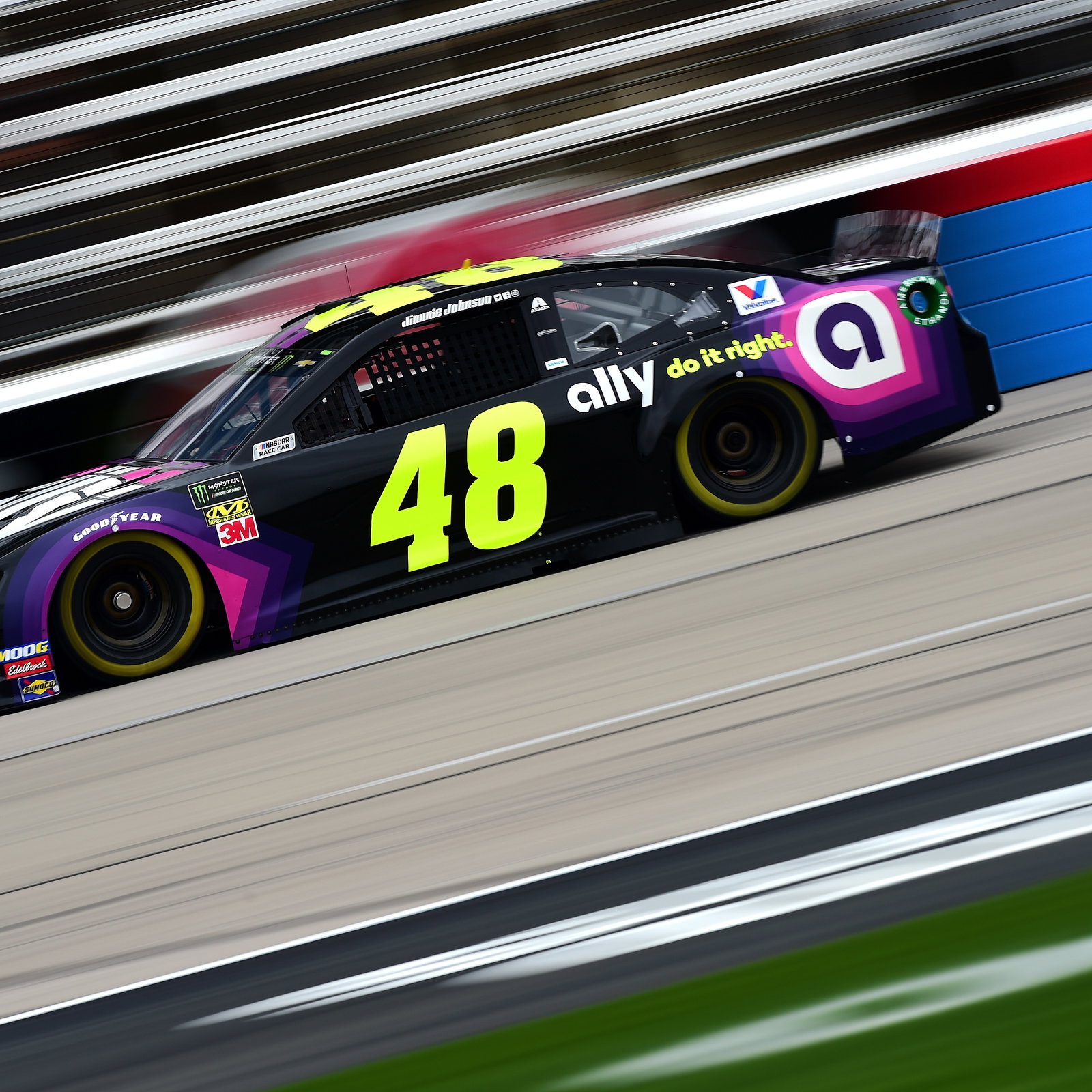 Watch McDowell walk away from horror shunt.