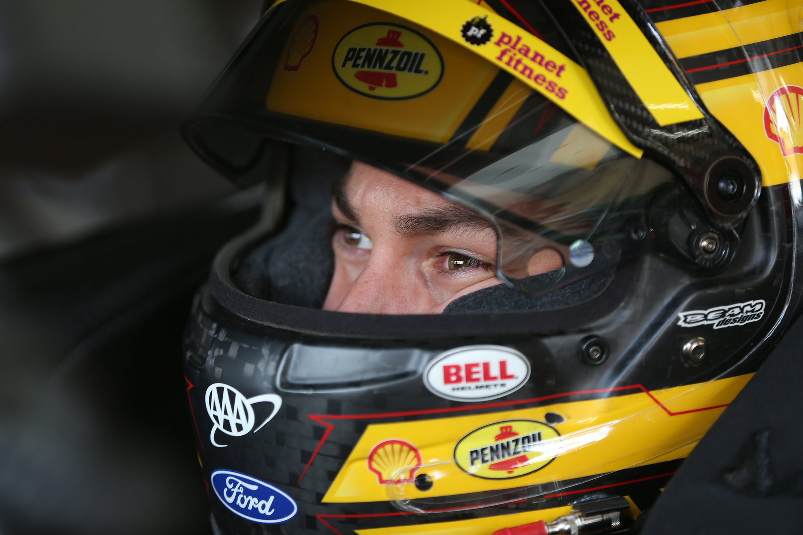 Brad Keselowski bests Kevin Harvick for Michigan pole