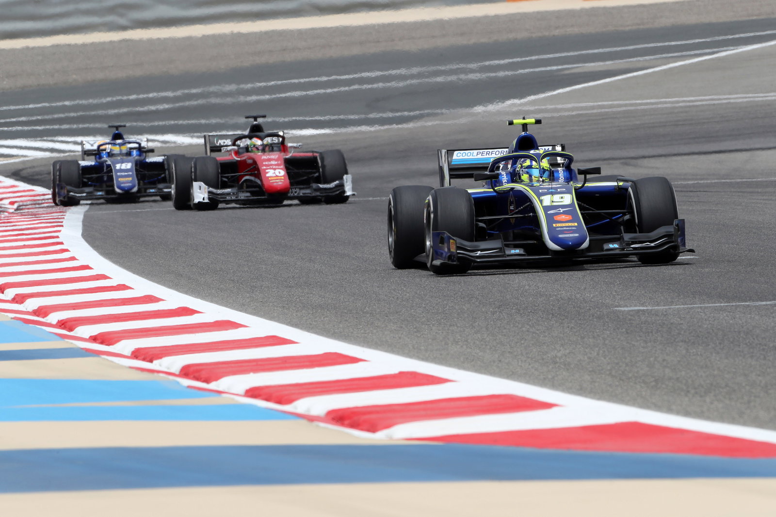 Norris memimpin Carlin 1-2 di pembuka F2 Bahrain