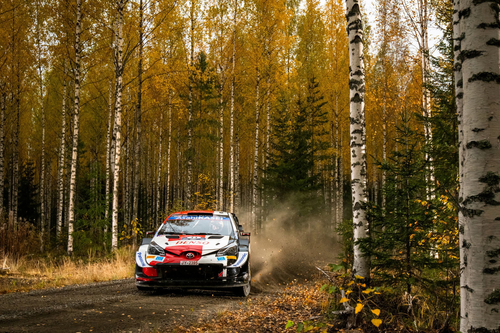 Evans remains out in front at drama-filled Rally Finland