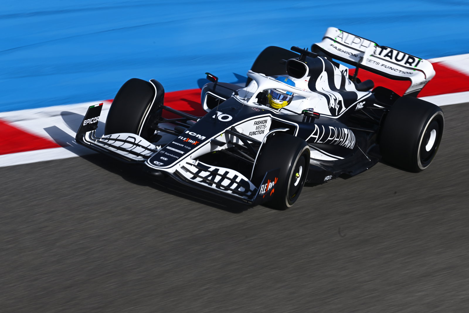 Tebar Ancaman ke Verstappen, Hamilton Berjanji Lebih Agresif