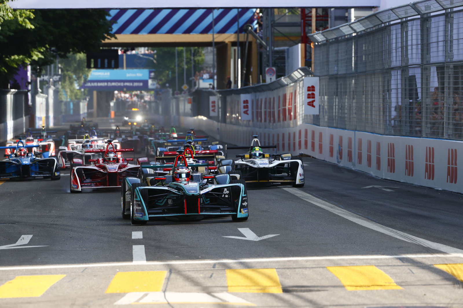 Jaguar meluncurkan mobil Formula E I-TYPE 3 Gen2 menjelang 2018/19