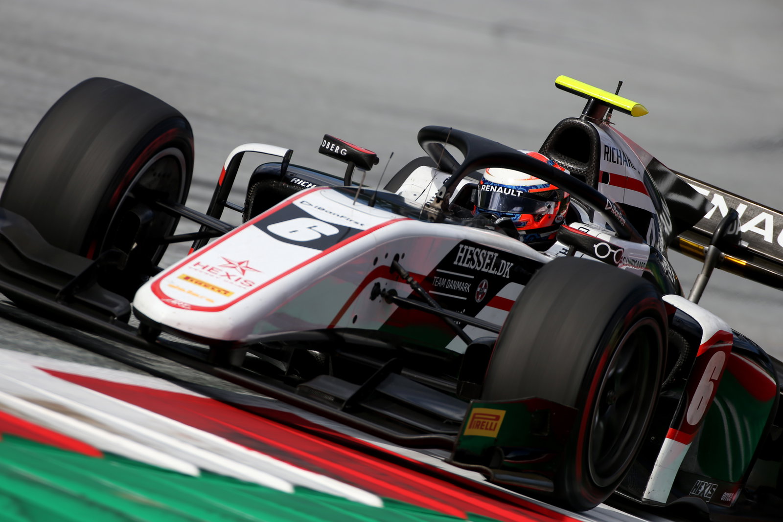 Lundgaard dominates to claim F2 sprint race spoils