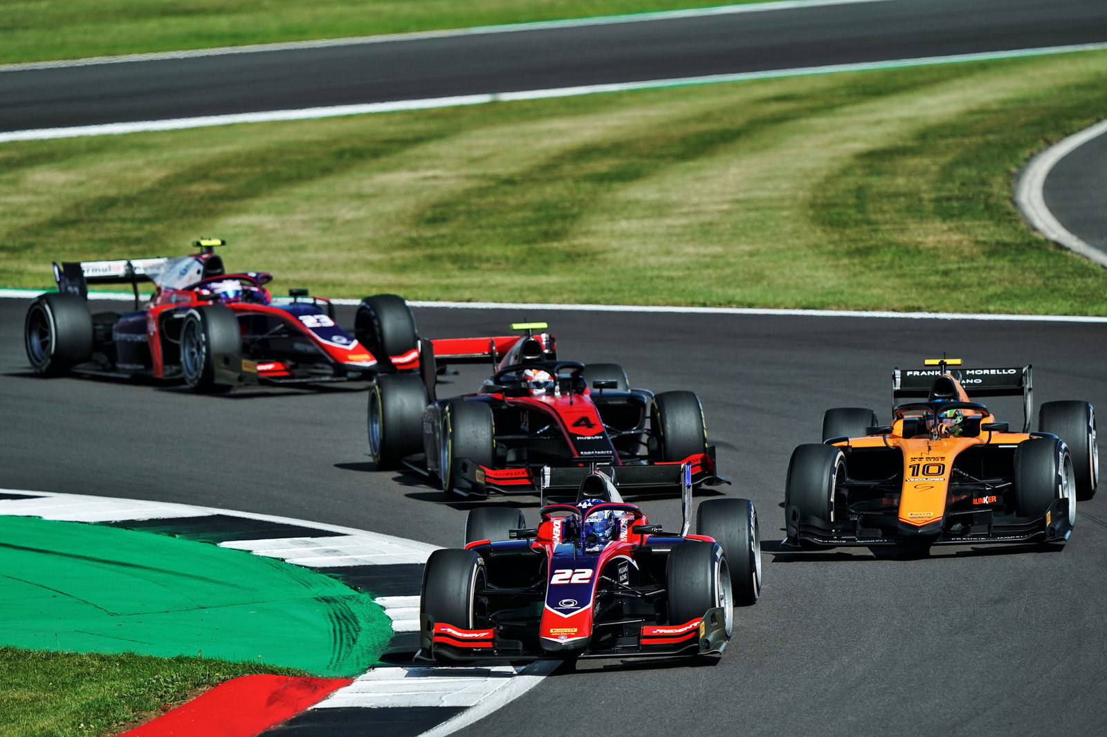 Williams F1 junior Dan Ticktum meraih kemenangan pertama F2 di Silverstone