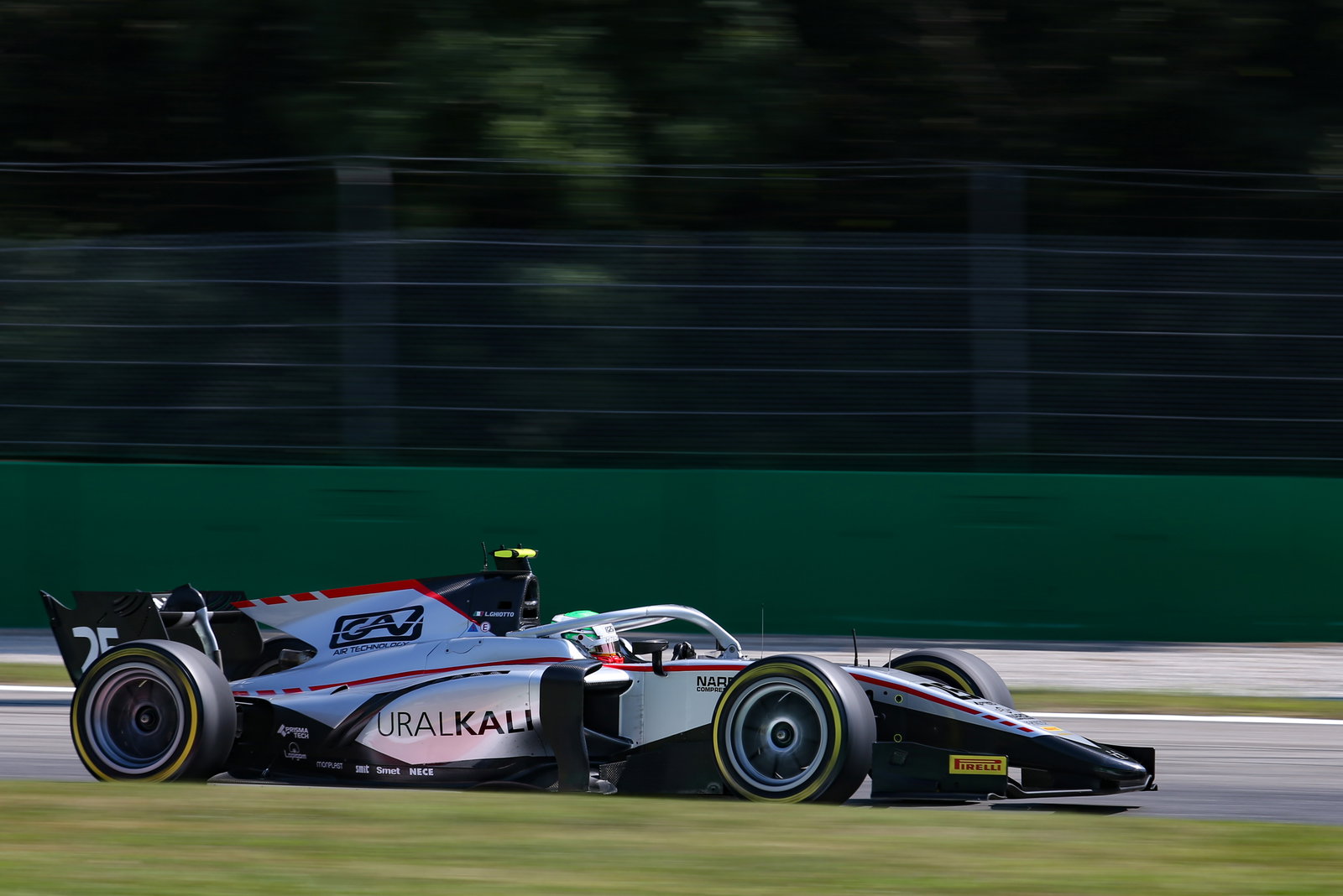 Ilott kembali ke performa terbaiknya dengan posisi terdepan Formula 2 di Monza