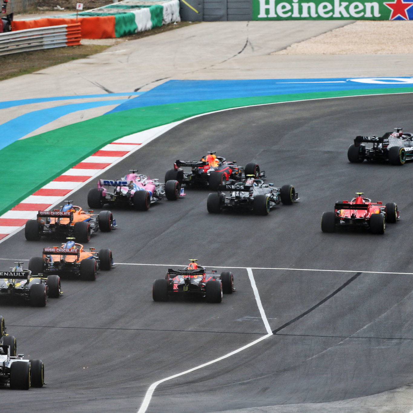 F1 GP China 2026: Antonelli Catat Sejarah saat Russell Dirundung Masalah