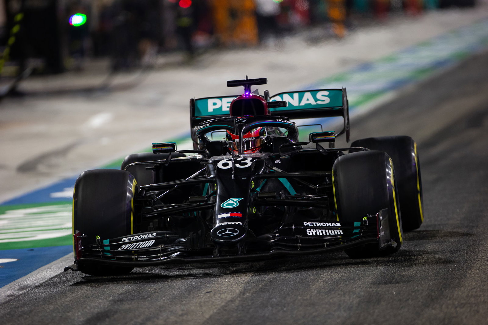 Aston Martin Ikuti Spesifikasi Pirelli Sepanjang Akhir Pekan Baku